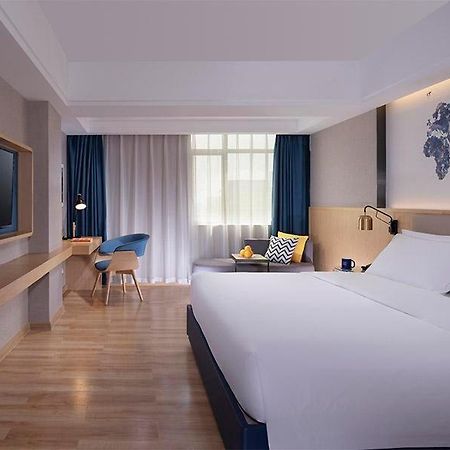 Kyriad Marvelous Hotel Dongguan Changan Light Rail Station Exterior foto