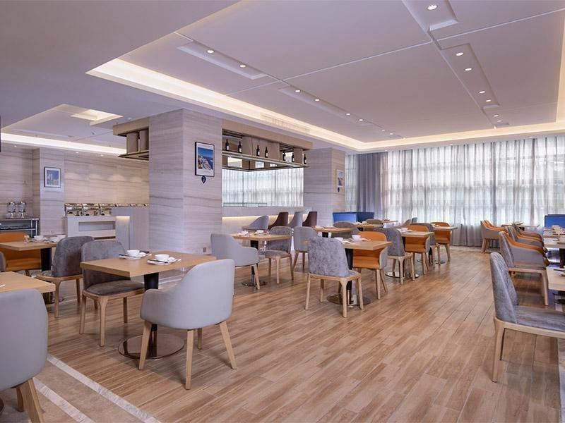 Kyriad Marvelous Hotel Dongguan Changan Light Rail Station Exterior foto