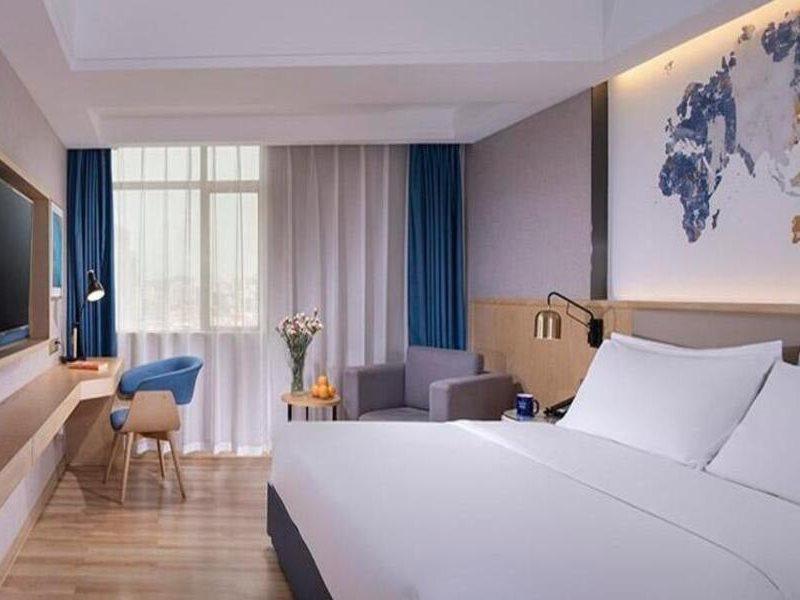 Kyriad Marvelous Hotel Dongguan Changan Light Rail Station Exterior foto